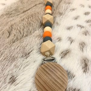 Silicone Beaded Paci Clip.